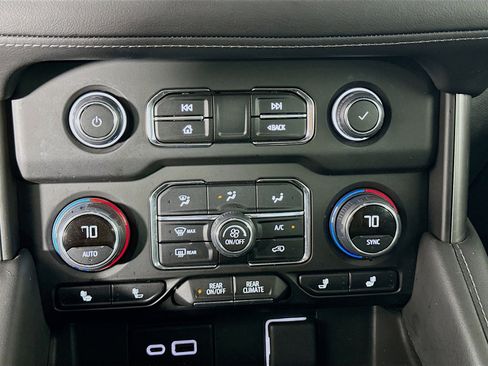 Used 2024 Chevrolet Suburban LT image 23