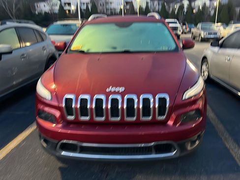 Used 2017 Jeep Cherokee Limited image 4