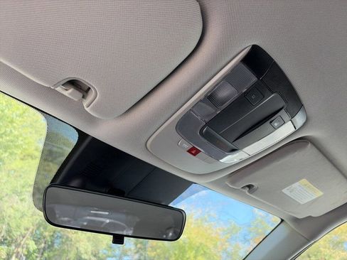 Used 2024 Kia Sorento S image 27