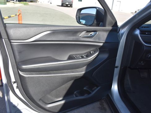 Used 2024 Jeep Grand Cherokee L Laredo w/ Luxury Tech Group I AWD/4WD image 23