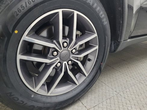 Used 2020 Jeep Grand Cherokee Laredo w/ Laredo X Package image 31