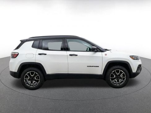 Used 2025 Jeep Compass Trailhawk AWD/4WD image 10