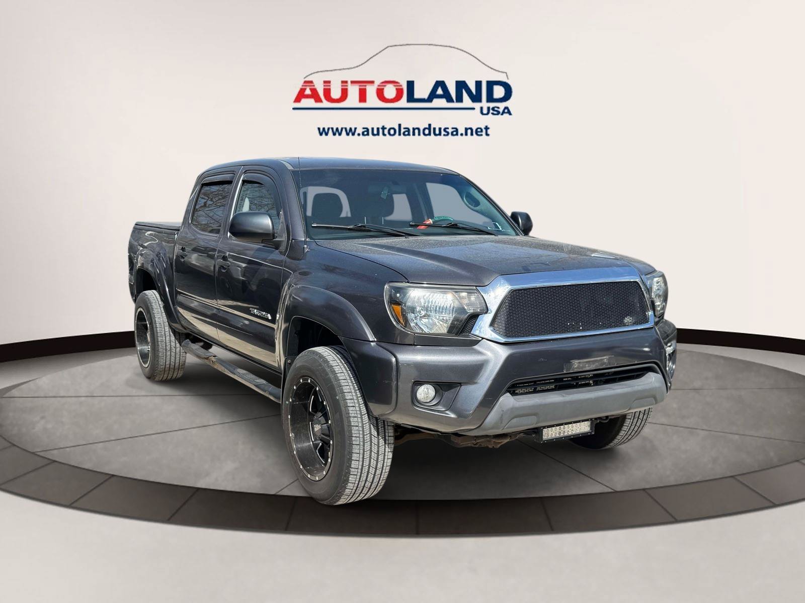 Used 2015 Toyota Tacoma 4x4 Double Cab w/ TRD Off-Road Package image 2