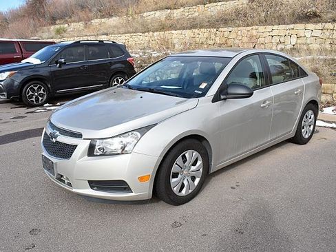 Used 2014 Chevrolet Cruze LS image 2