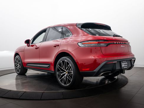Certified 2026 Porsche Macan AWD/4WD image 3