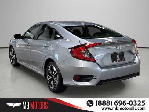 Used 2018 Honda Civic EX-T image 3