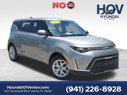 Used 2023 Kia Soul LX w/ LX Technology Package FWD image 1