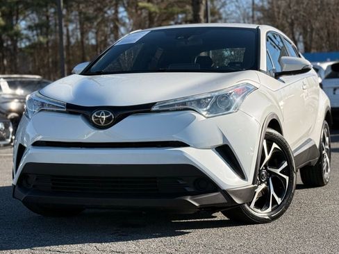 Used 2019 Toyota C-HR XLE image 1