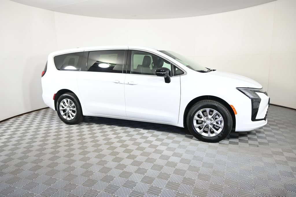 New 2027 Chrysler Pacifica Select AWD/4WD image 8