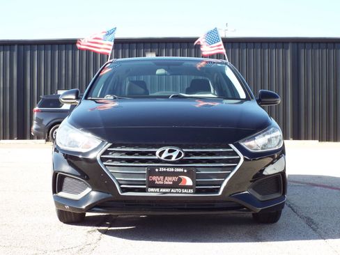 Used 2021 Hyundai Accent SE image 2