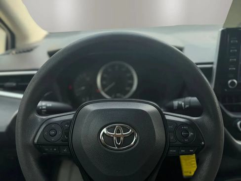 Used 2020 Toyota Corolla LE FWD image 12