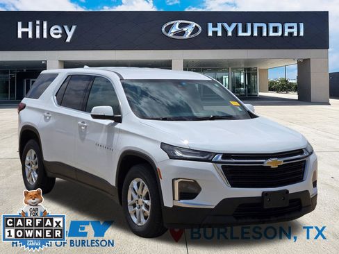 Used 2023 Chevrolet Traverse LS w/ Safety Package FWD image 2