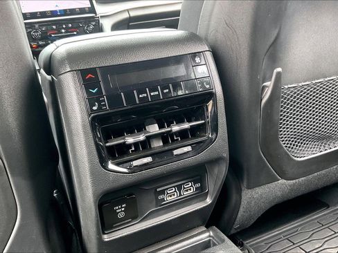 Used 2024 Jeep Grand Cherokee L Limited w/ Luxury Tech Group II image 21