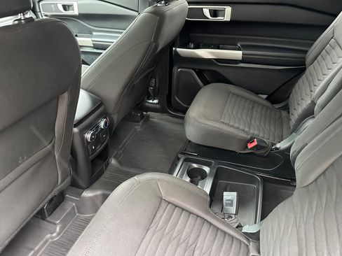 Used 2021 Ford Explorer XLT image 12