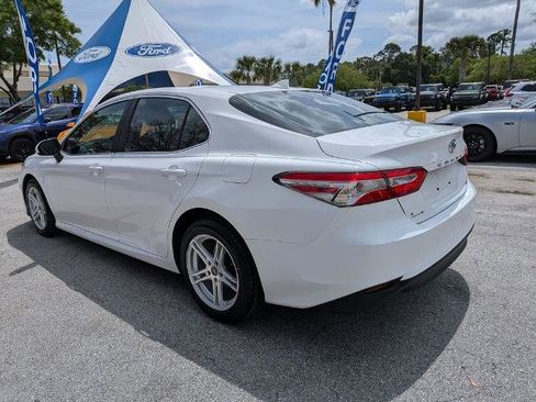 Used 2019 Toyota Camry LE image 5