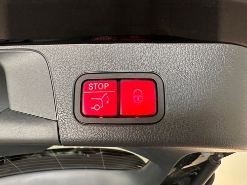 Used 2024 Mercedes-Benz GLB 250 4MATIC image 34