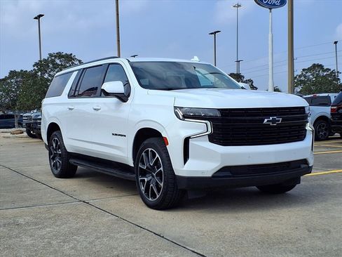 Used 2024 Chevrolet Suburban RST image 4