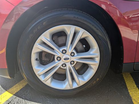 Used 2018 Ford Taurus SEL w/ Equipment Group 201A image 11