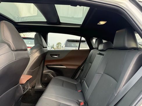 Used 2022 Toyota Venza Limited w/ Advanced Technology Package image 15