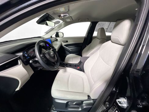 Used 2025 Toyota Corolla Cross L image 14