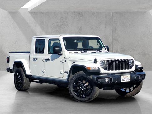 Used 2024 Jeep Gladiator Sport image 1