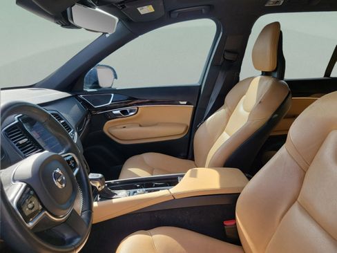 Used 2017 Volvo XC90 T6 Momentum w/ Vision Package image 27