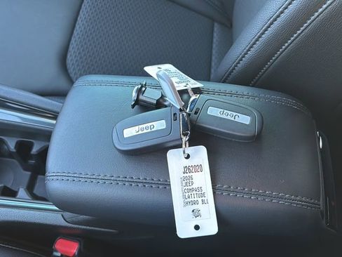 New 2026 Jeep Compass Latitude image 43