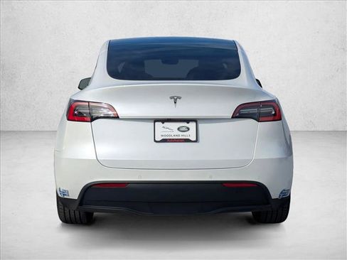 Used 2021 Tesla Model Y 2WD image 7