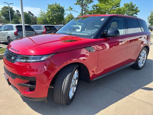 Used 2025 Land Rover Range Rover Sport SE AWD/4WD image 4