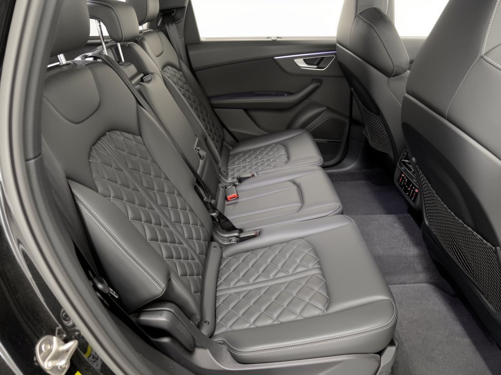Certified 2023 Audi SQ7 Premium Plus w/ Executive Package AWD/4WD image 29