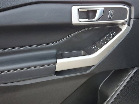 Certified 2022 Ford Explorer XLT w/ Class IV Trailer Tow Package image 14