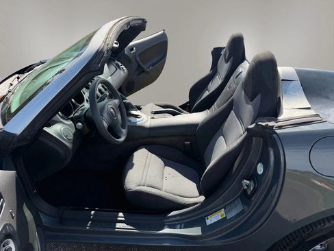 Used 2009 Pontiac Solstice Convertible w/ Preferred Package RWD image 11