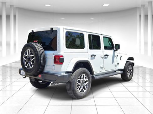 Certified 2025 Jeep Wrangler Unlimited Sahara AWD/4WD image 3