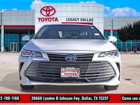 Used 2020 Toyota Avalon XLE image 6
