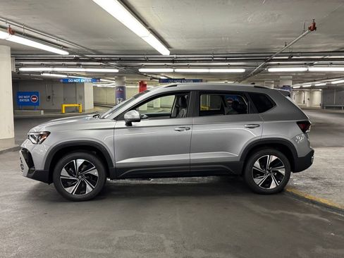 New 2025 Volkswagen Taos SE image 30