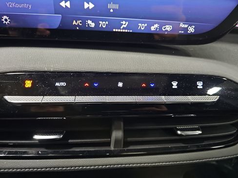 Used 2025 Buick Enclave Sport Touring w/ Super Cruise Package image 23