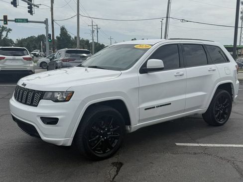 Used 2020 Jeep Grand Cherokee Altitude AWD/4WD image 7