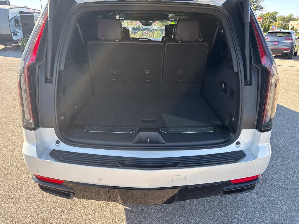 Used 2022 Cadillac Escalade ESV Sport Platinum w/ Heavy-Duty Trailer Package AWD/4WD image 31