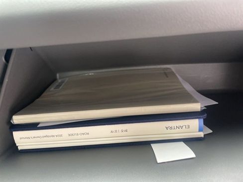 New 2024 Hyundai Elantra SEL w/ Convenience Package image 17