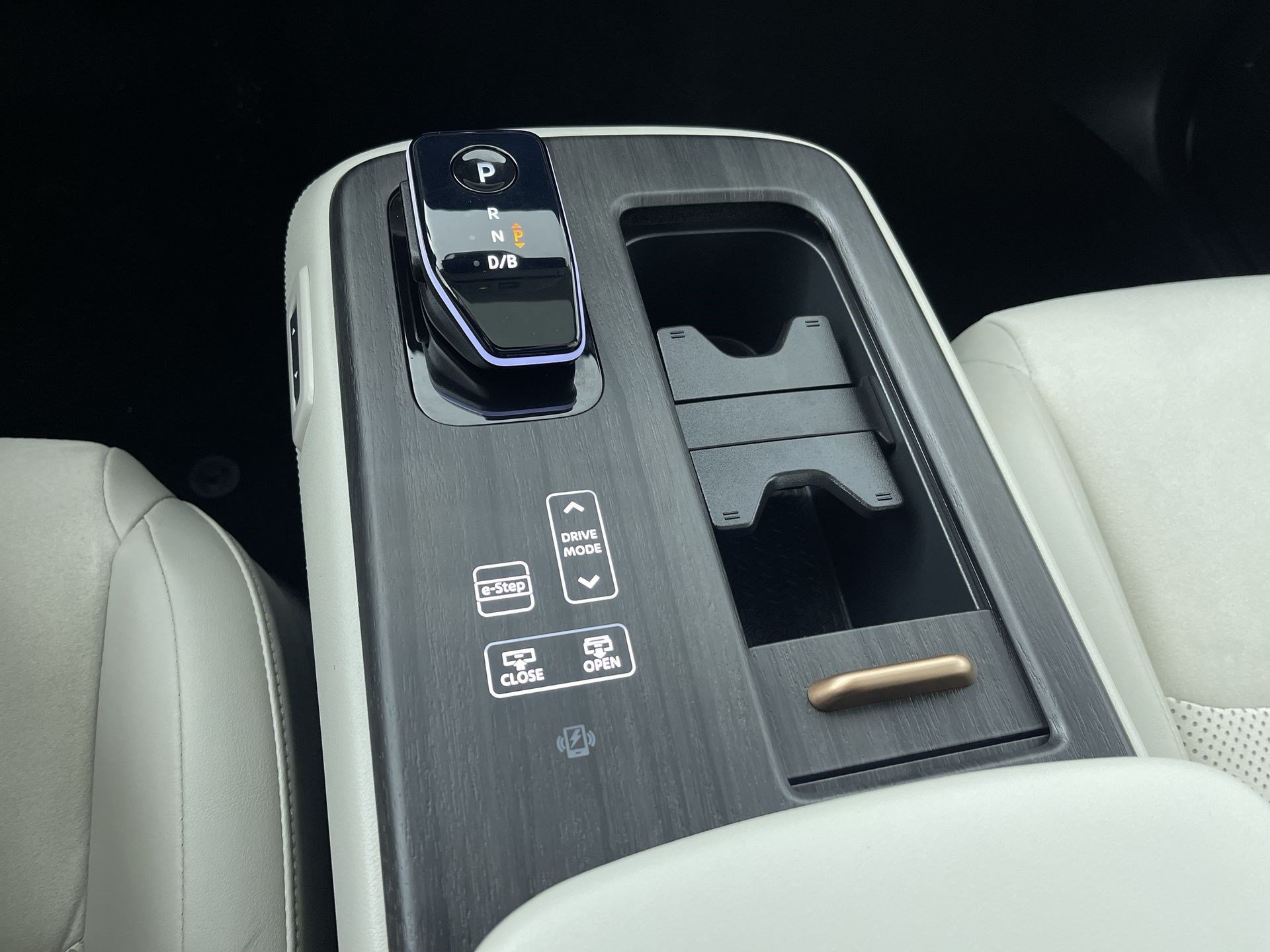 Certified 2024 Nissan Ariya AWD image 22