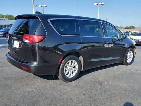 Used 2023 Chrysler Voyager LX FWD image 3