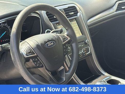 Used 2017 Ford Fusion SE w/ Fusion SE Technology Package image 17