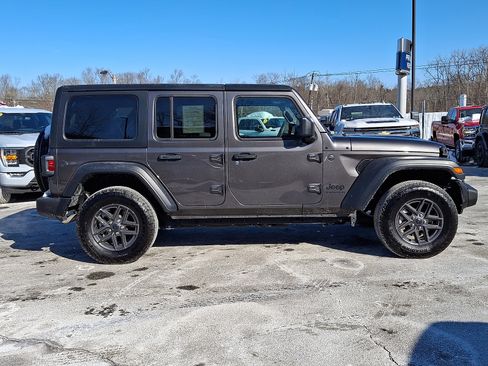 Used 2024 Jeep Wrangler Sport S image 6