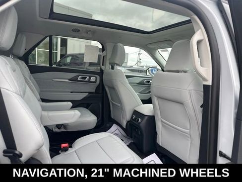New 2026 Ford Explorer Platinum AWD/4WD image 2