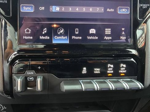 Certified 2025 RAM 2500 Big Horn AWD/4WD image 12