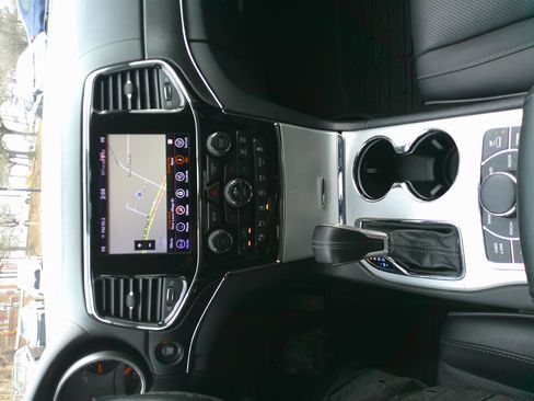 Used 2020 Jeep Grand Cherokee Summit image 25