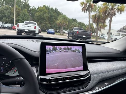 Used 2022 Jeep Compass Latitude image 17