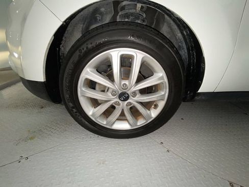 Used 2018 Kia Soul + FWD image 10