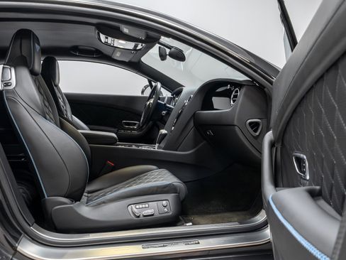 Used 2017 Bentley Continental GT image 22