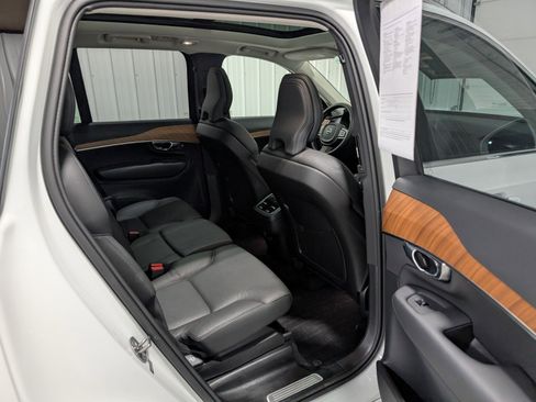 Used 2025 Volvo XC90 B6 Plus image 29